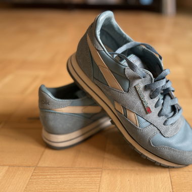 Hellblaue Reebok Classic