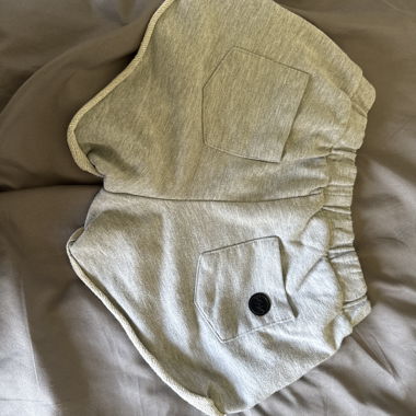 Graue Kinder-Shorts mit Taschen