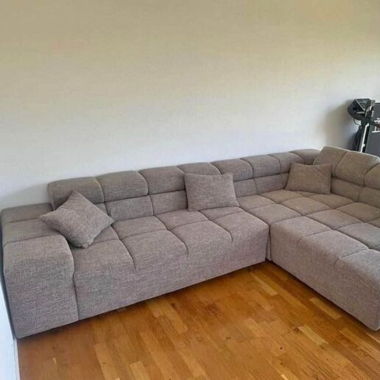 Beige Ecksofa  312 x 220 von Schubiger