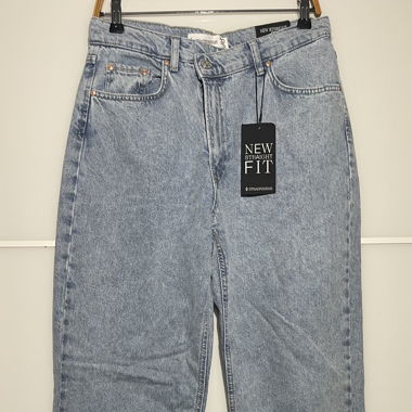 Stradivarius - Straight Fit Jeans