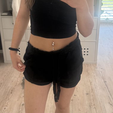 Shorts noirs avec cordon