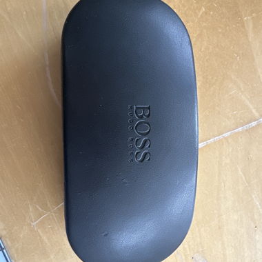 Occhiali e astuccio Hugo Boss