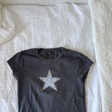 T-shirt, de la marque stradivarius en taille S