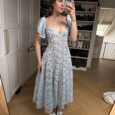 Elegantes Spitzenkleid von House of CB 