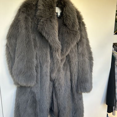 Manteau en fausse fourrure oversize gris