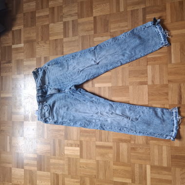 Hellblauer Flared-Jeans 2