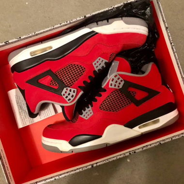 Jordan 4 Retro Toro Bravo