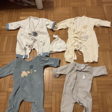 Baby sleepsuit set