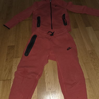 Nike-Tech Rot Grösse 137-147 cm
