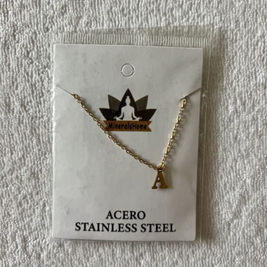 Collana in acciaio inox dorato con pendente A