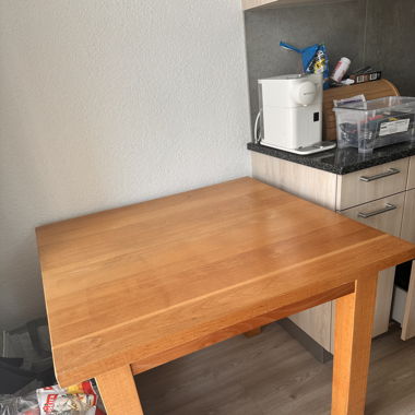 Holztisch 