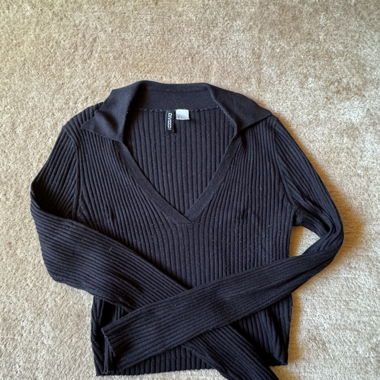 Pull noir court