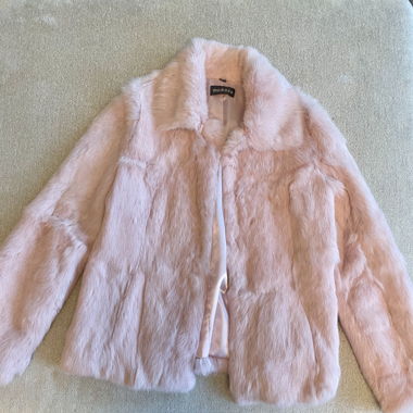 Rosa Jacke aus Kaninchenfell
