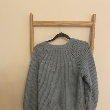 Türkisblauer Pullover 