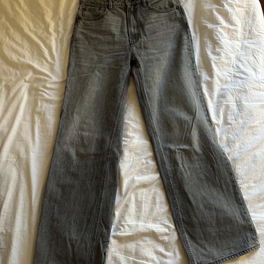 Graue Jeans Stradivarius