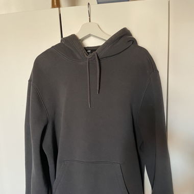 Sweat à capuche gris