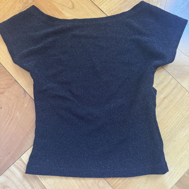 Top nero di Subdued