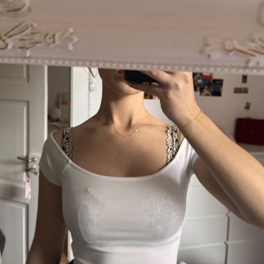 Weisses Off-Shoulder Crop Top