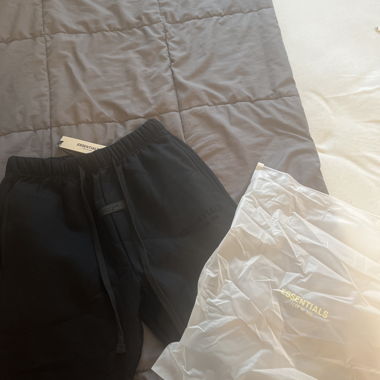 ESSENTIALS Jogginghose schwarz