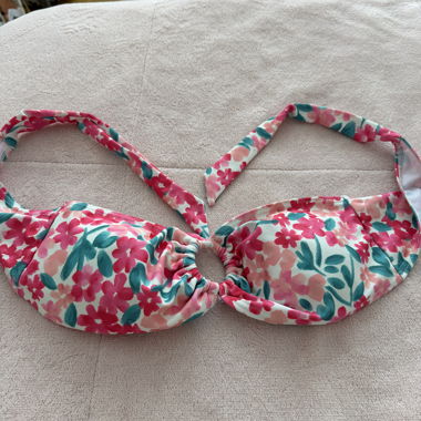 Bikinioberteil mit Blumen