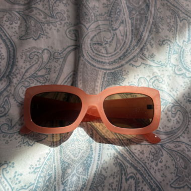 Lunette de soleil orange 