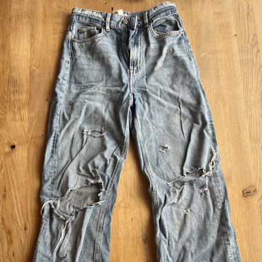 blaue Ripped Jeans