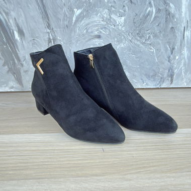 Stivaletti in suede neri con tacco