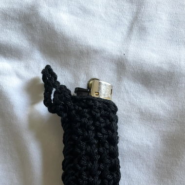 Feuerzeug Halter gehäkelt 