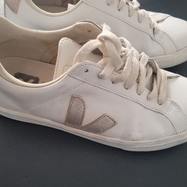 Baskets Veja blanches et or rosé