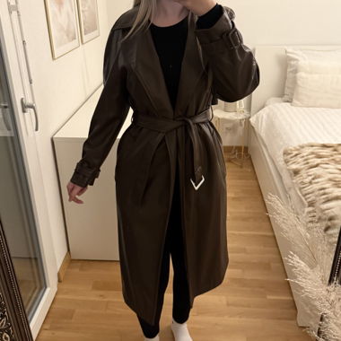 Trench aus braunem Kunstleder