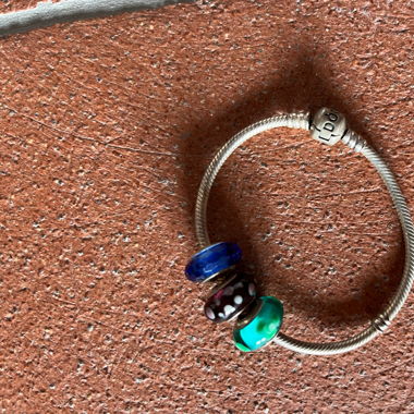 Pandora Armband mit drei Charms