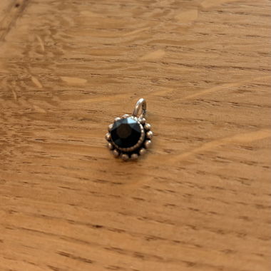 Pendente Une Ligne argento con pietra nera