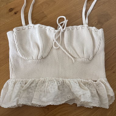Zara Stricktop mit Spitzenrüschen