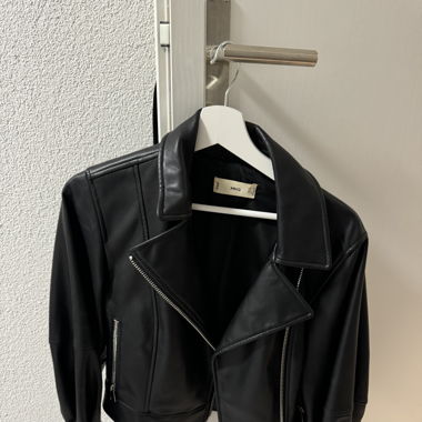 Cropped leather jacket