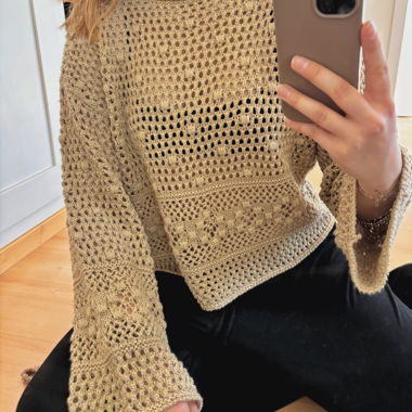 Maglione beige lavorato a uncinetto Zara con motivo traforato