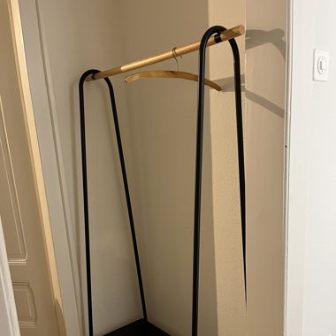 Garderobe schwarz