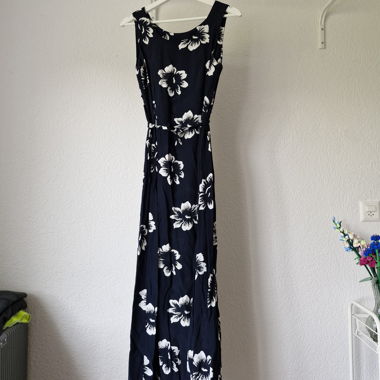Langes Blumenkleid