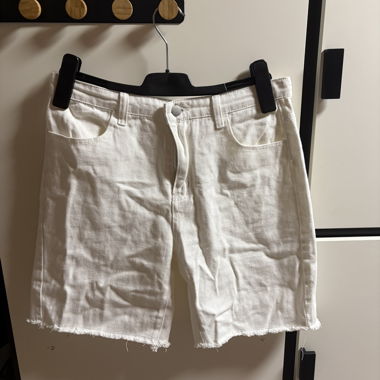 Kurze Weisse Hose