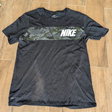 Nike T-shirt schwarz mit Camouflage