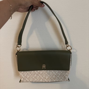 Tommy Hilfiger Crossbody Bag