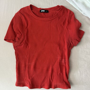 T-shirt estiva rossa a coste manica corta