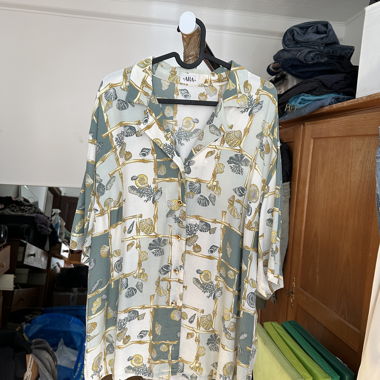 Lightweight vintage shirt with green and gold print