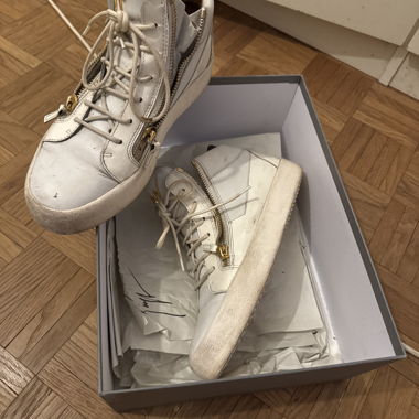 Sneaker high-top bianchi con cerniera