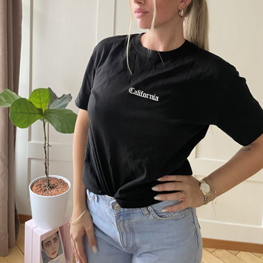1 schwarzes T-Shirt 1 weisses T-Shirt