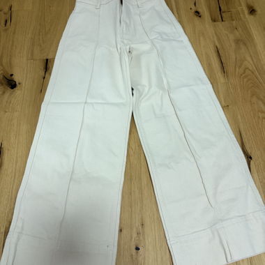 Pantaloni bianchi a gamba larga