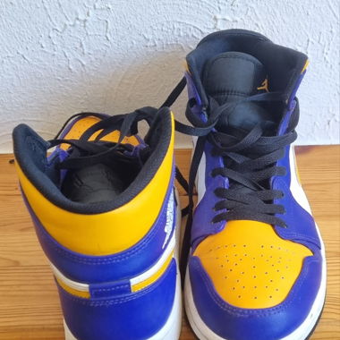 Jordan 1 Mid Édition Lakers