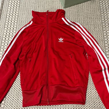 Rote adidas jacke