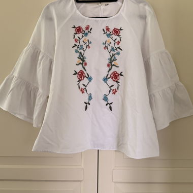 Zara weisses besticktes Blusenshirt
