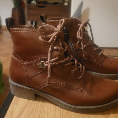 Stivaletti stringati marroni Tamaris