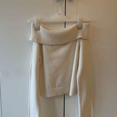 Maglione spalle scoperte